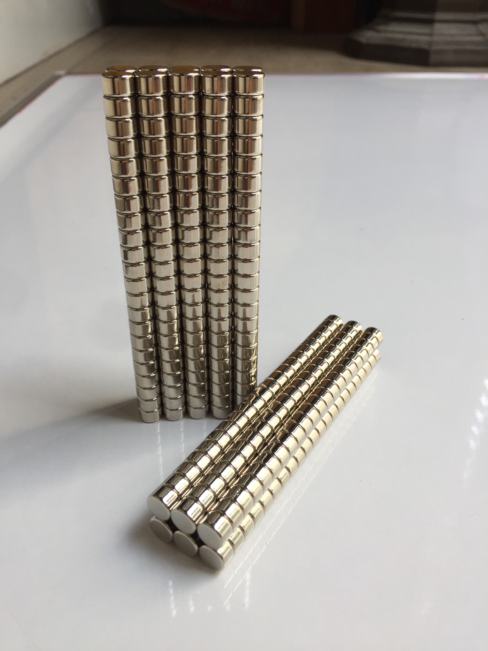 Nam châm đất hiếm siêu mạnh Ø8x5mm nam châm trắng lực từ mạnh nam châm quảng cáo