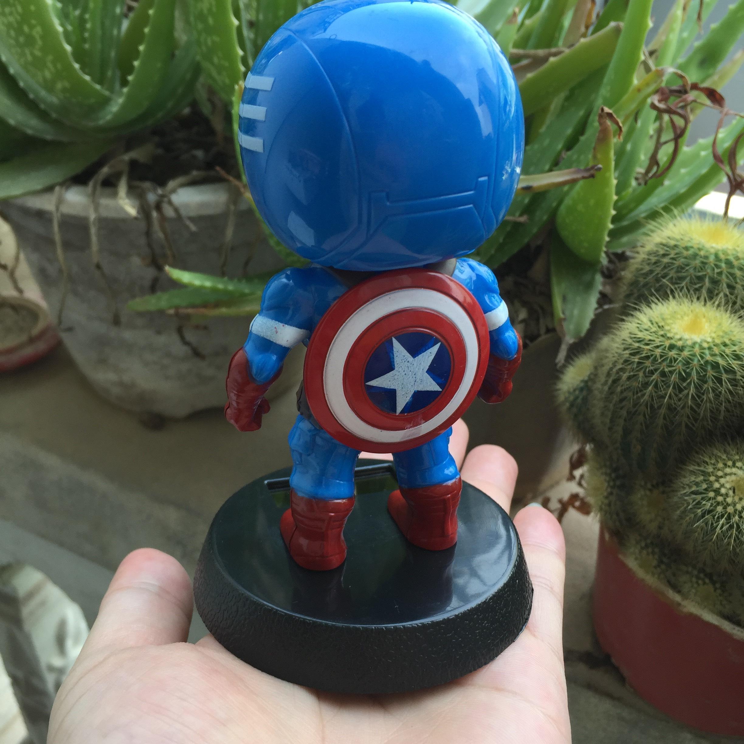 Mô hình Captain America năng lượng mặt trời