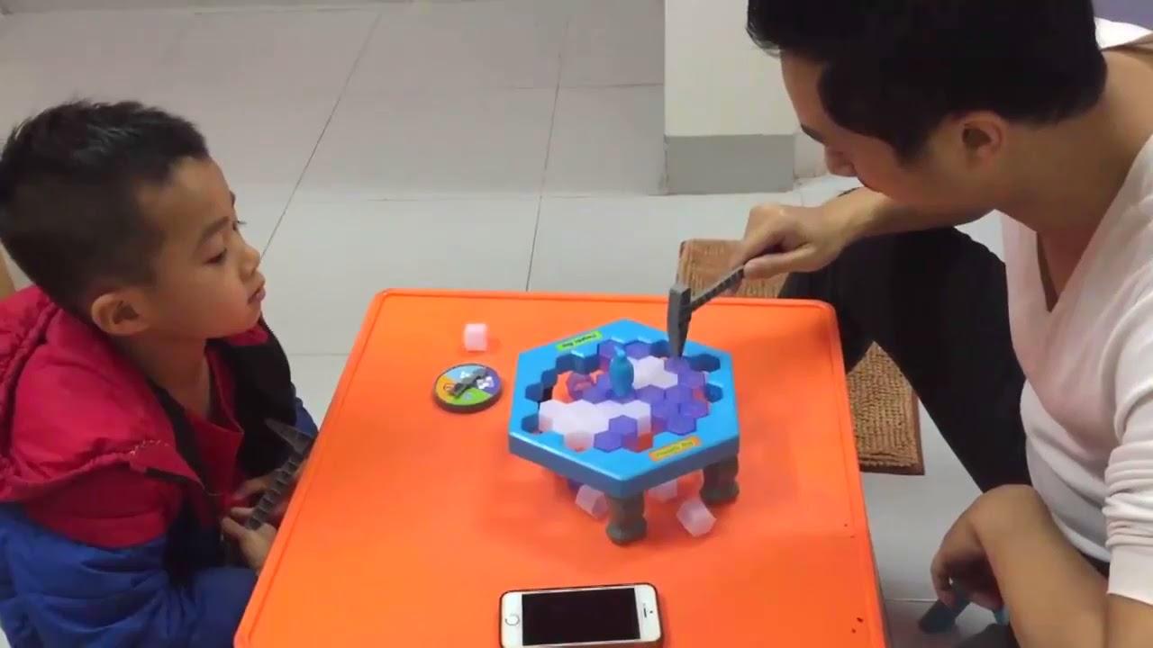 Đồ chơi phá băng bẫy chim cánh cụt dành cho bé