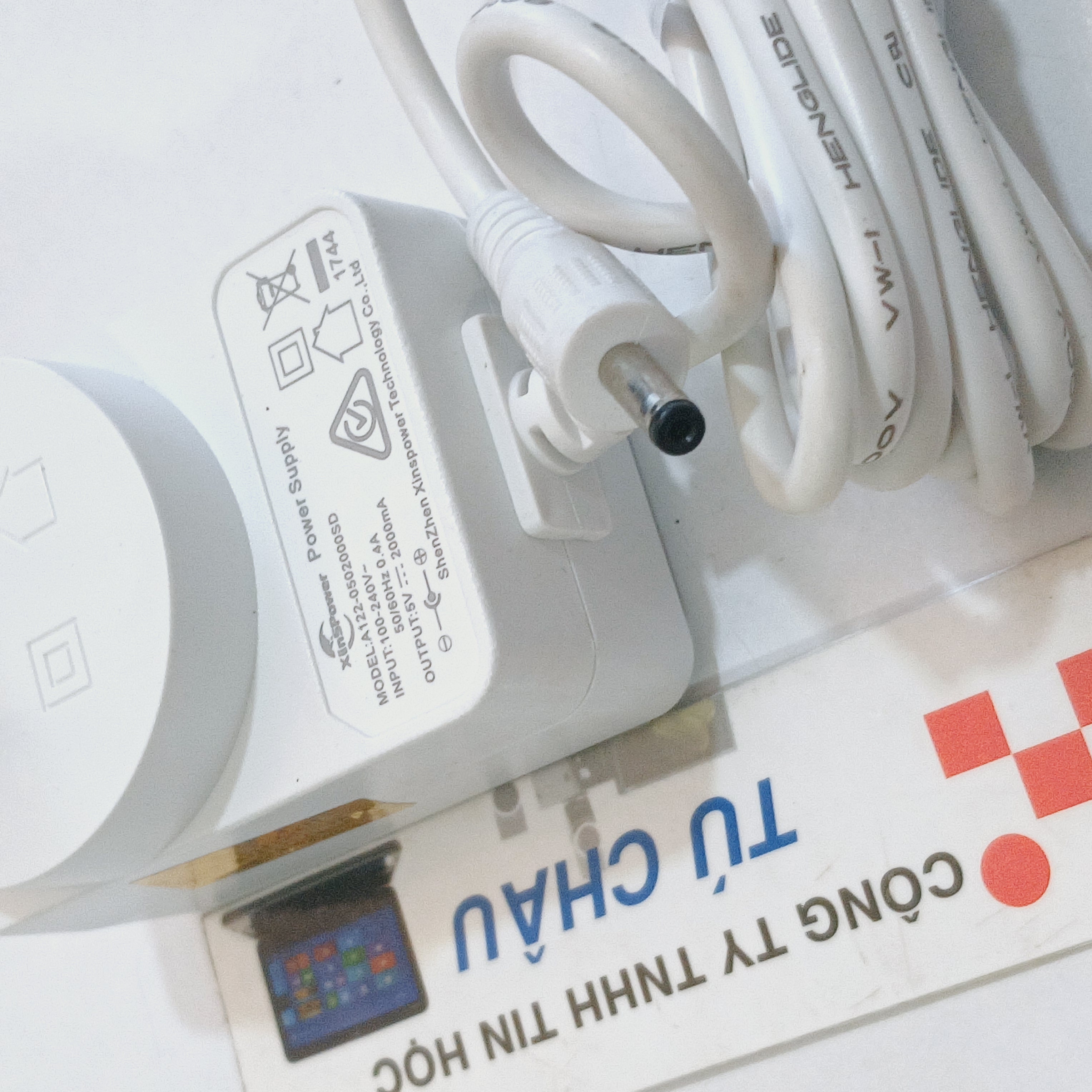 Adapter Dc 5V - 2A / 3.5mm X 1.35mm Plug) (Good Quality)