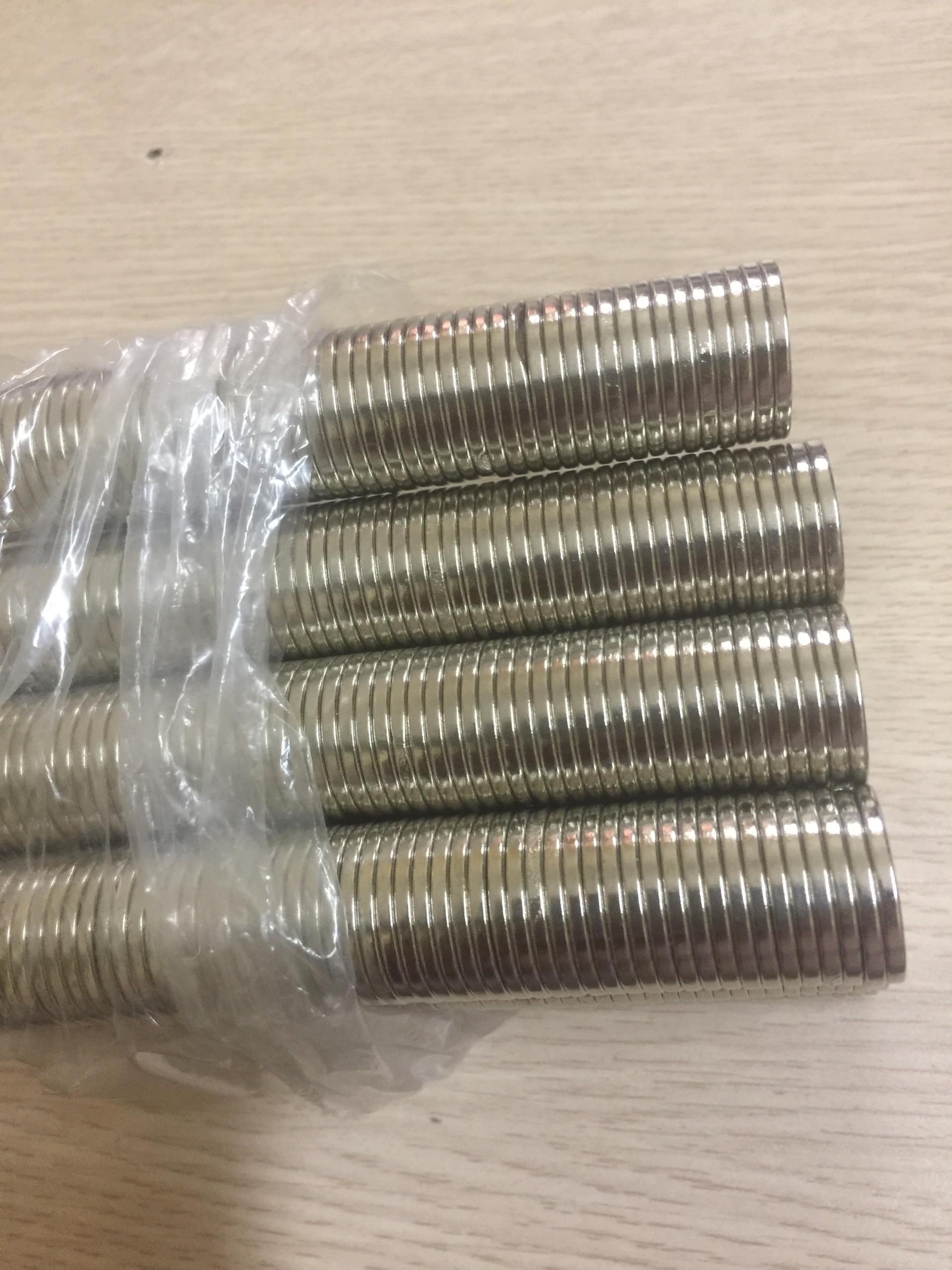 Nam châm viên trắng đất hiếm 20x2mm