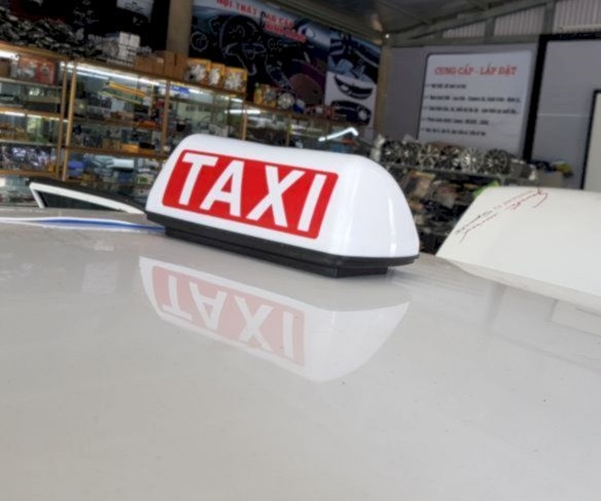 Mào taxi trắng có đèn đế nam châm