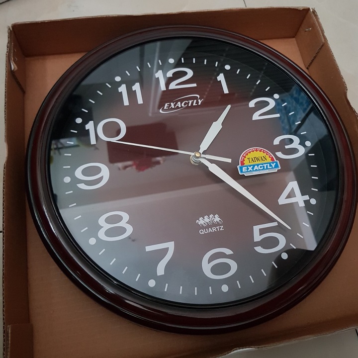 Đồng hồ treo tường cao cấp 35cm exactly