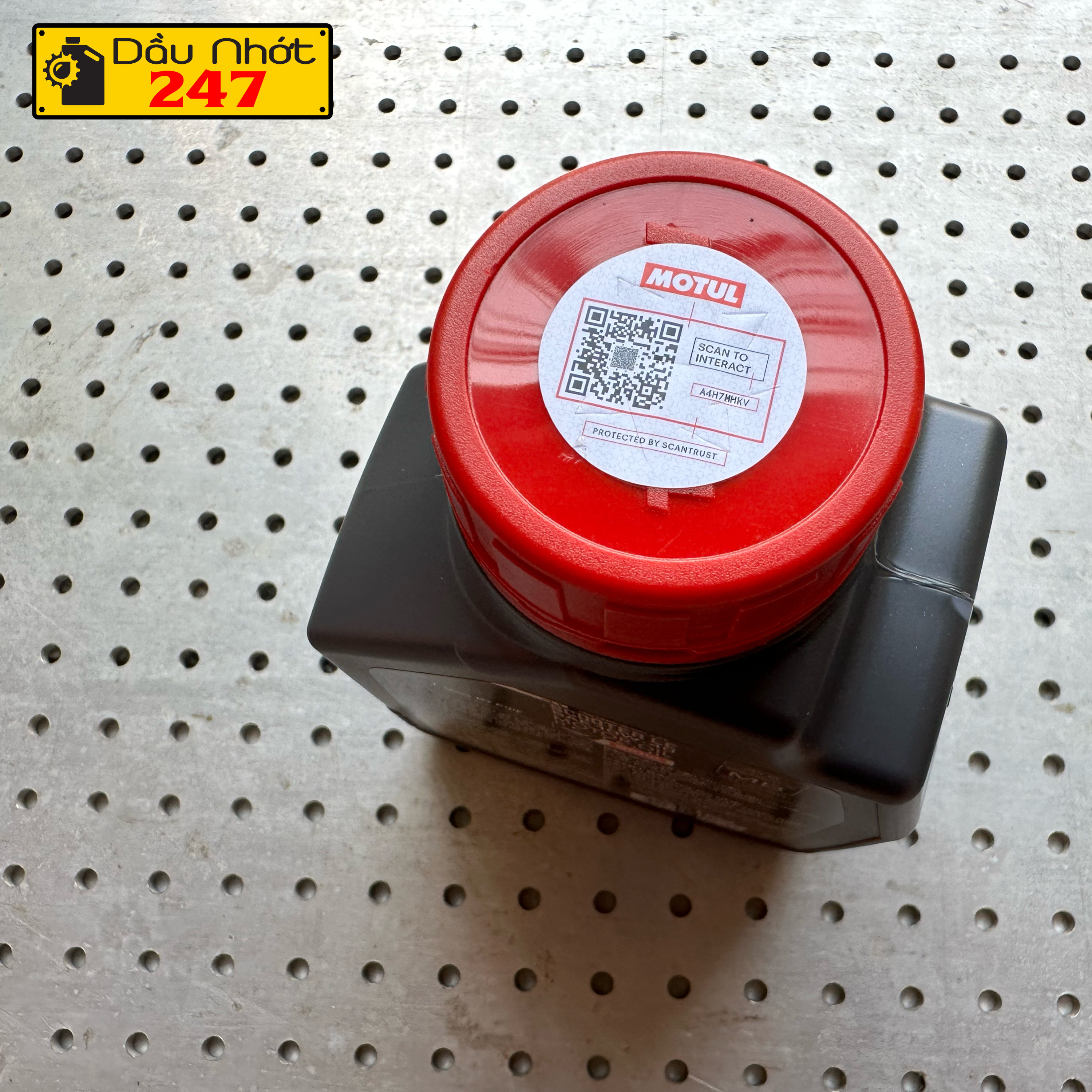 Dầu nhớt xe tay ga Motul Scooter LE (800ml)