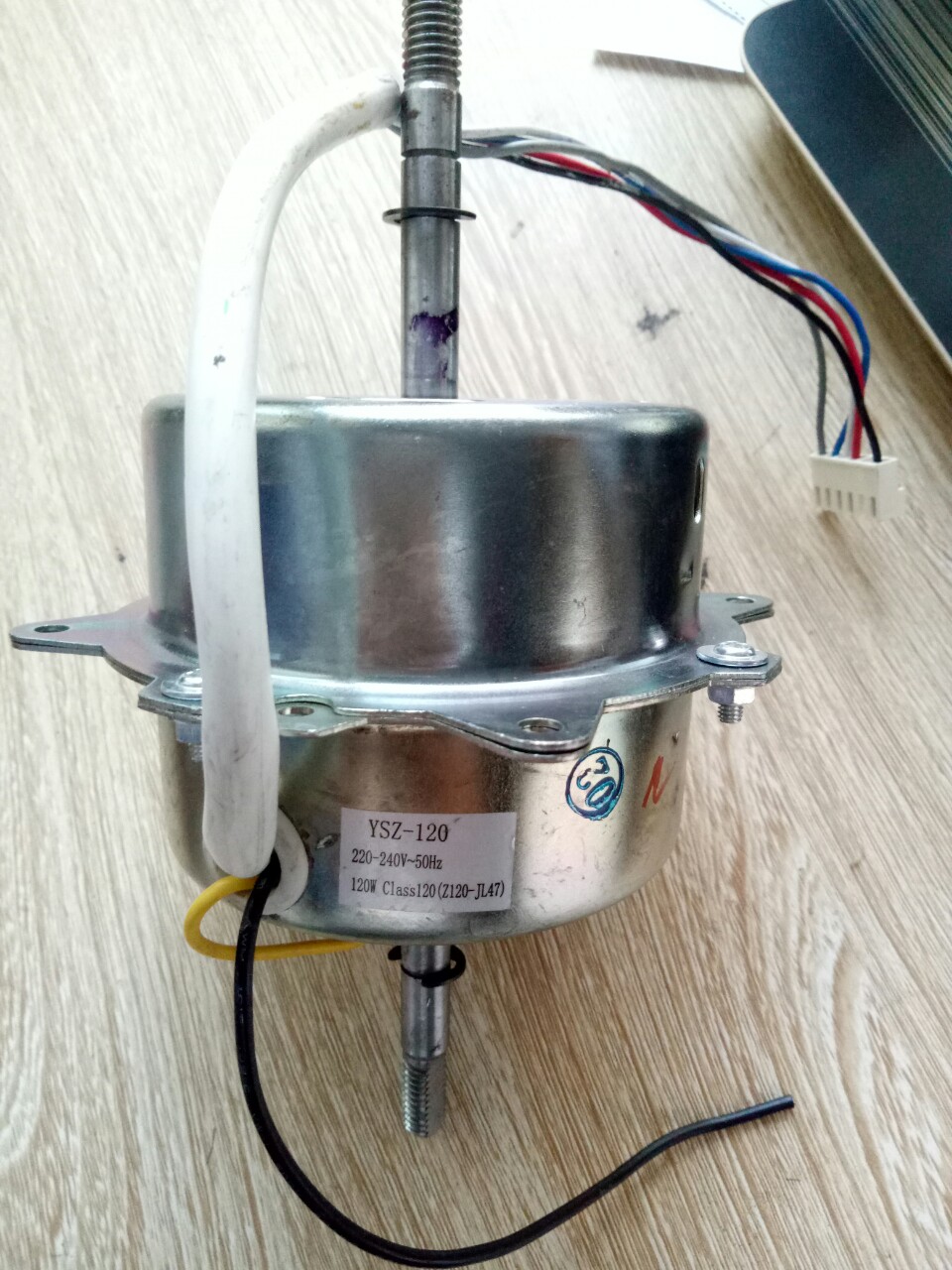 Động cơ quạt điều hòa Kangaroo KG50F18