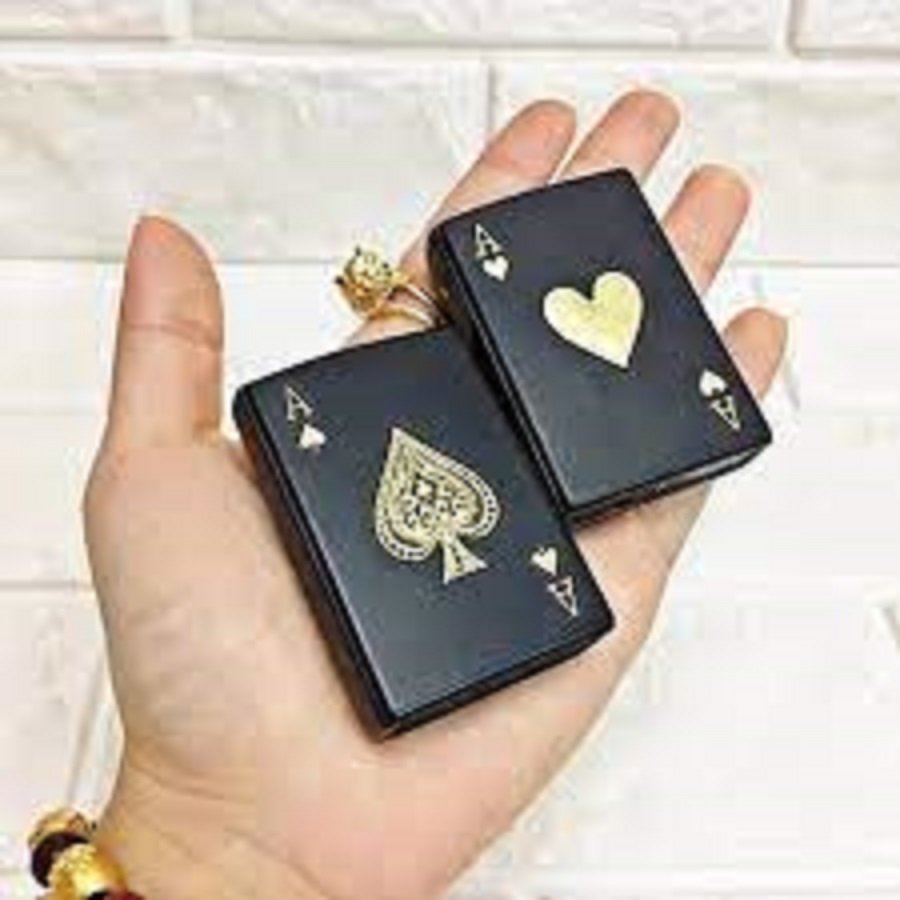 bật lửa lá bài ánh kim lửa khè