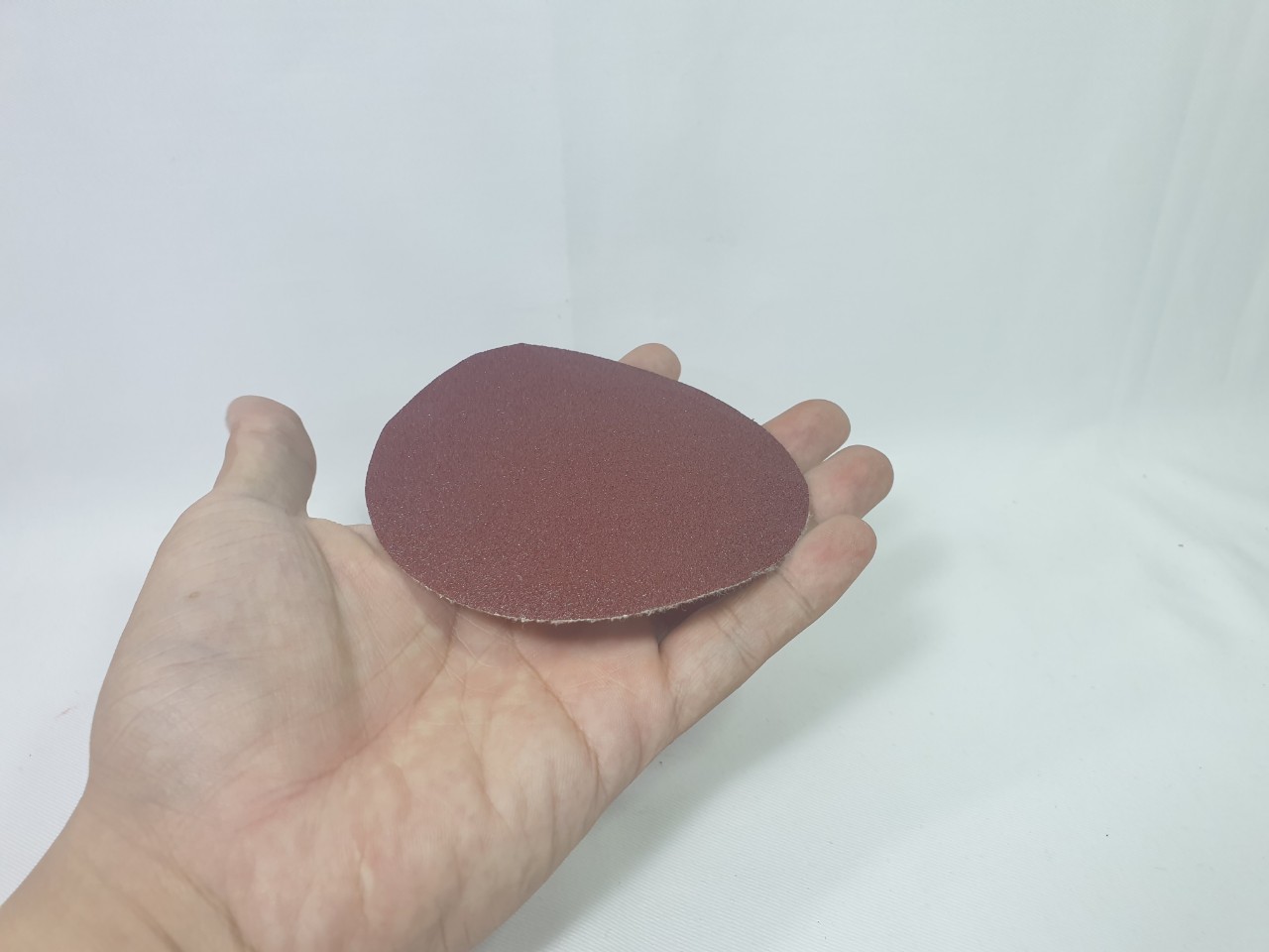 Giâý nhám dính, dán đế tròn 10 cm P100