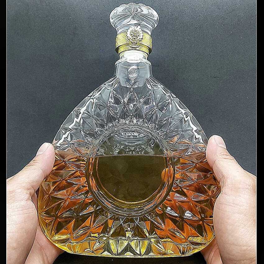 Glass bottle 750ML – Triangle Shape – B5 pattern – combo 2 bottles