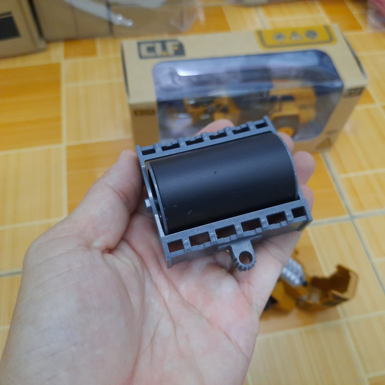 Xe lu đất đồ chơi trẻ em bằng sắt mô hình tỉ lệ 1:50