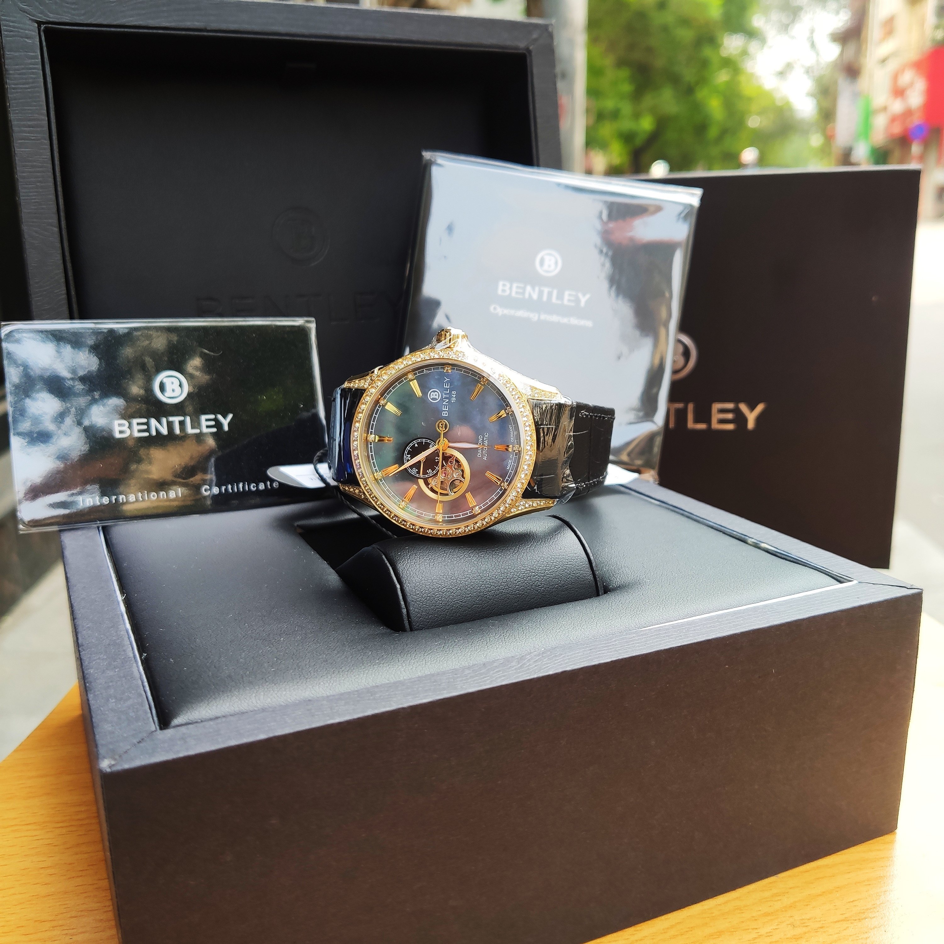 ĐỒNG HỒ NAM BENTLEY BL1784 - MẶT KHẢM TRAI ĐẲNG CẤP