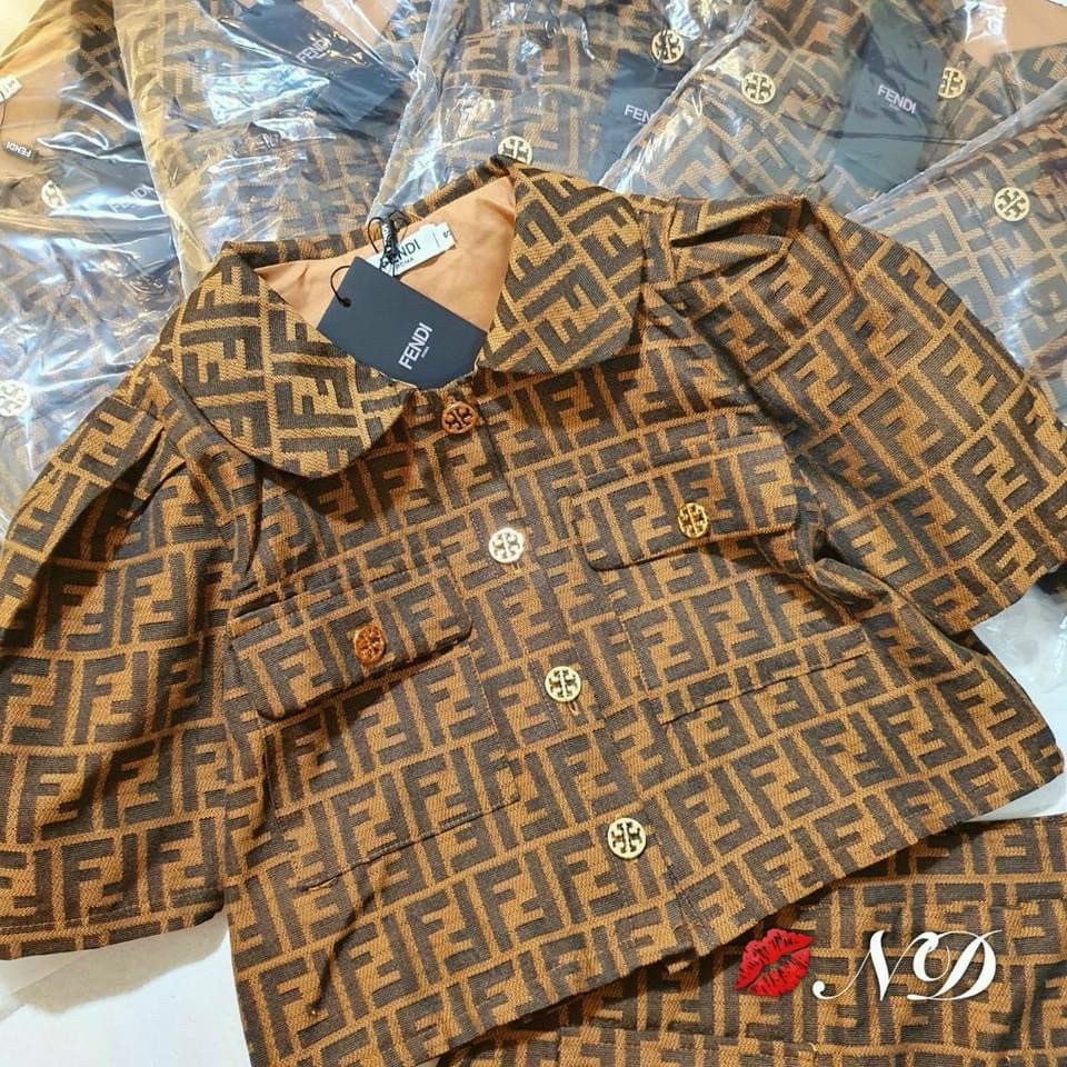 SÉT BỘ ÁO CÀI NÚT KÈM CHÂN VÁY QUÁ ĐẸP