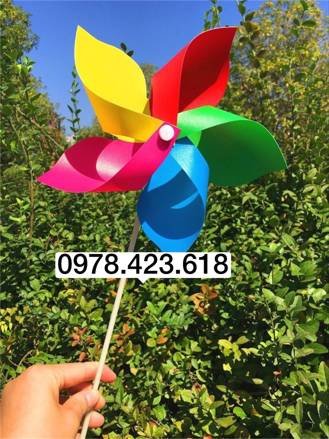 100 chong chóng hoa 5 cánh 5 màu treo dây và chong chóng cắm que trang trí lớp học, mầm non, điện máy, khu vui chơi, lễ hội