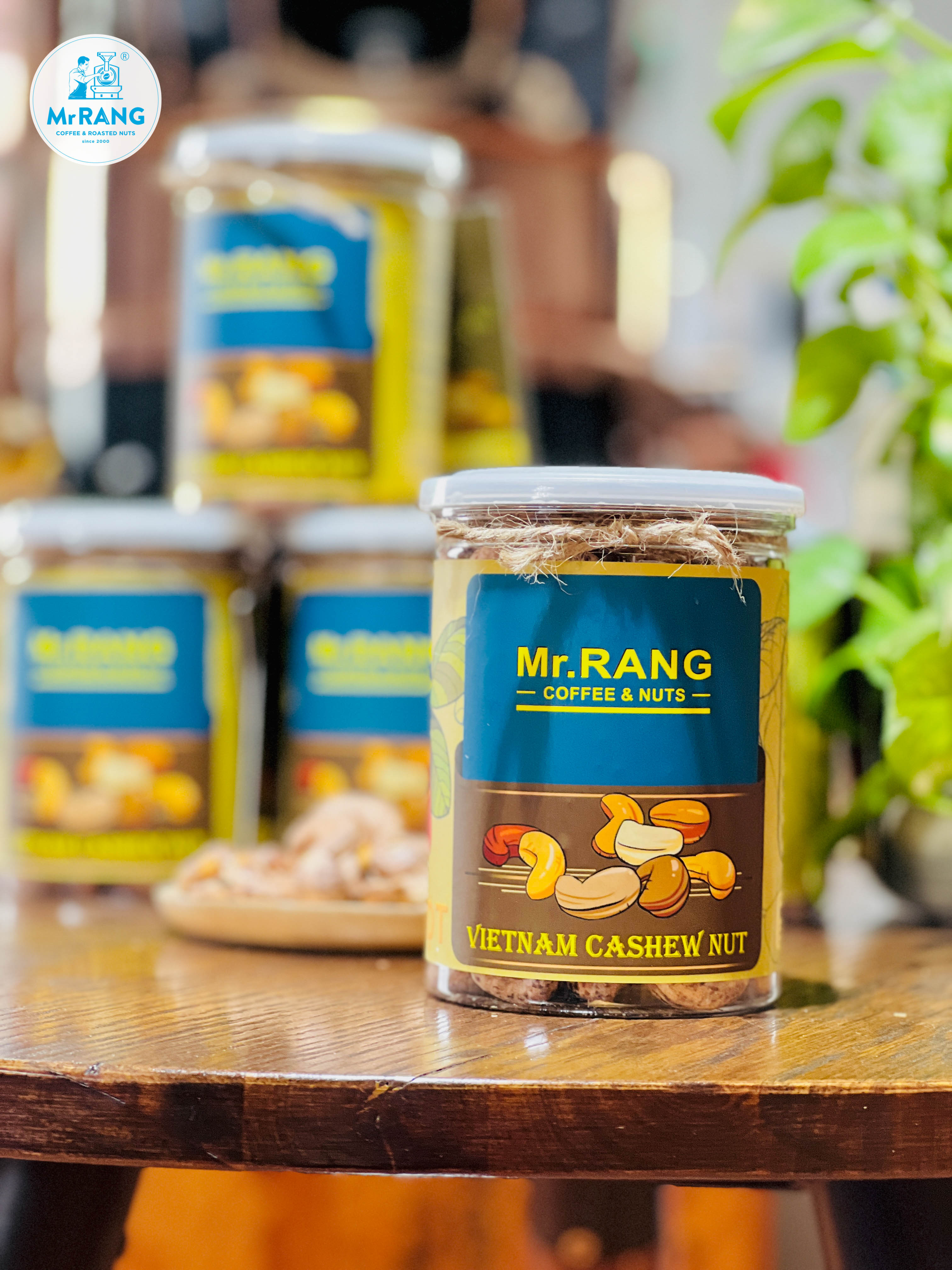 Combo 500g Cà phê Phin Mr Rang túi bạc + 250g Hạt điều Mr Rang