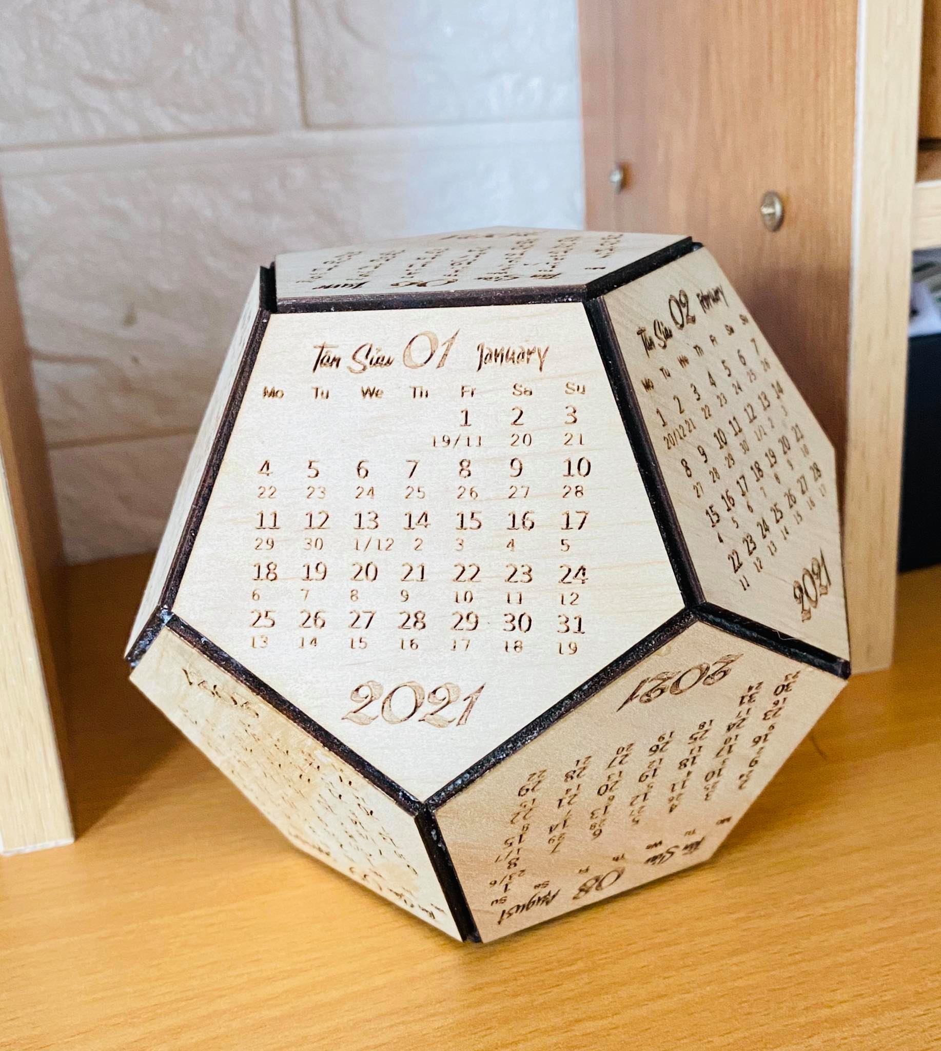 Lịch gỗ để bàn 2021 (12 cạnh lịch âm, dương)