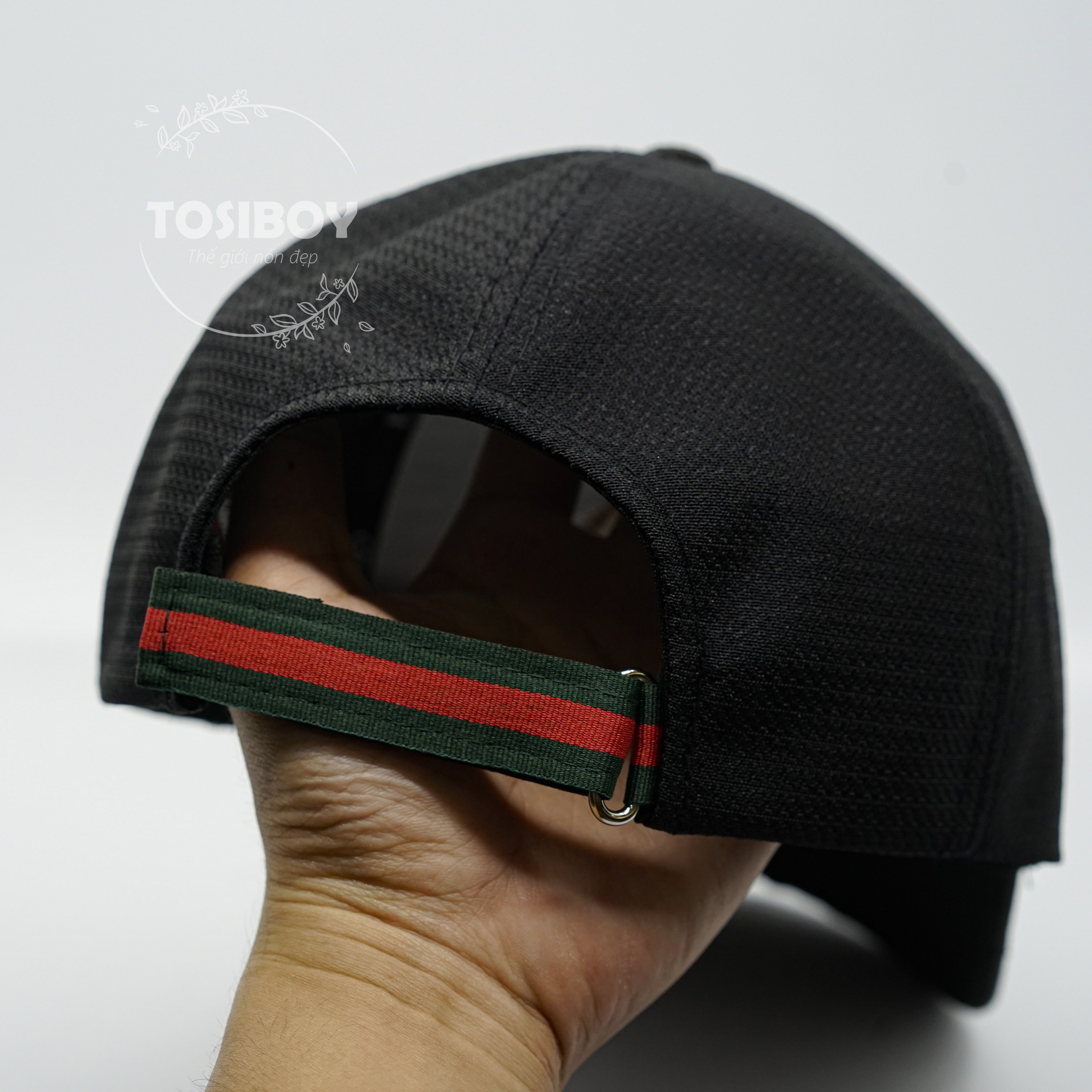 Nón kết Gucci đính logo hổ sắt