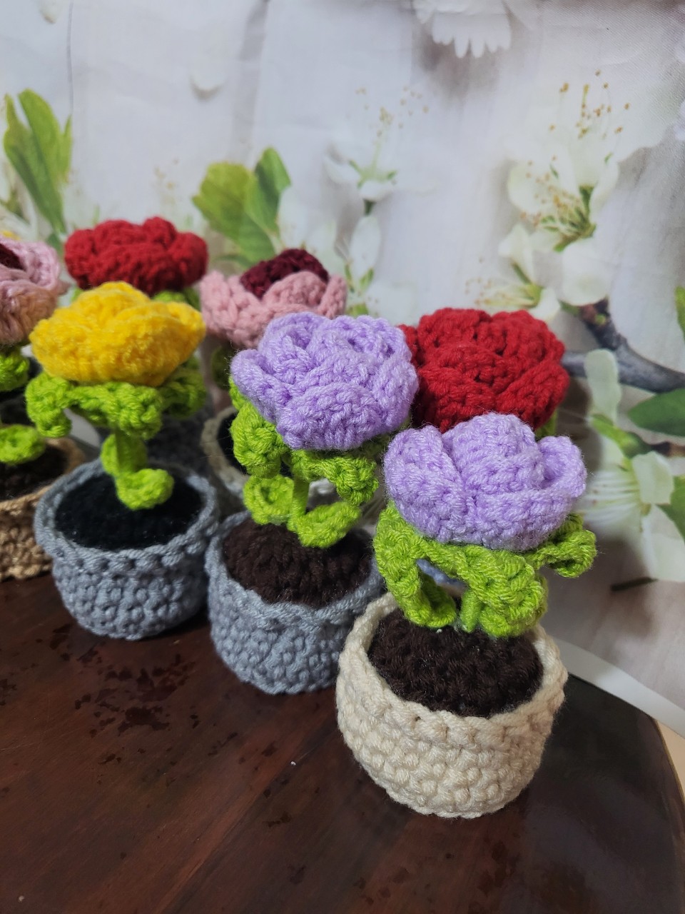 Chậu hoa hồng len mini trang trí bàn làm việc, quà tặng