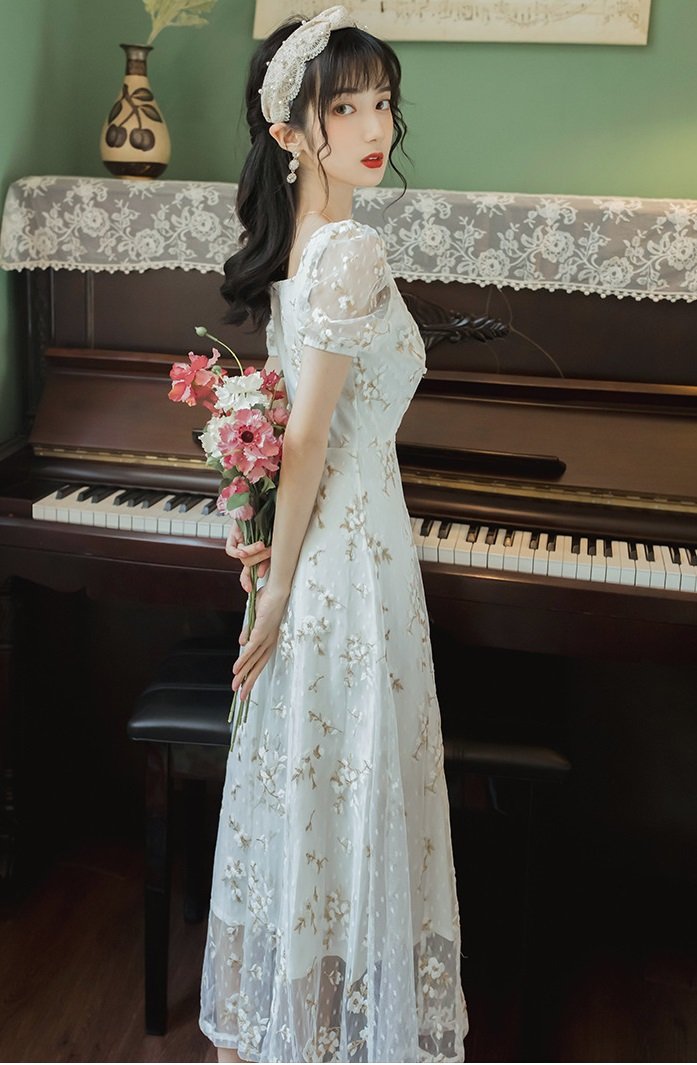 Đầm maxi trắng thêu hoa 2 lớp
