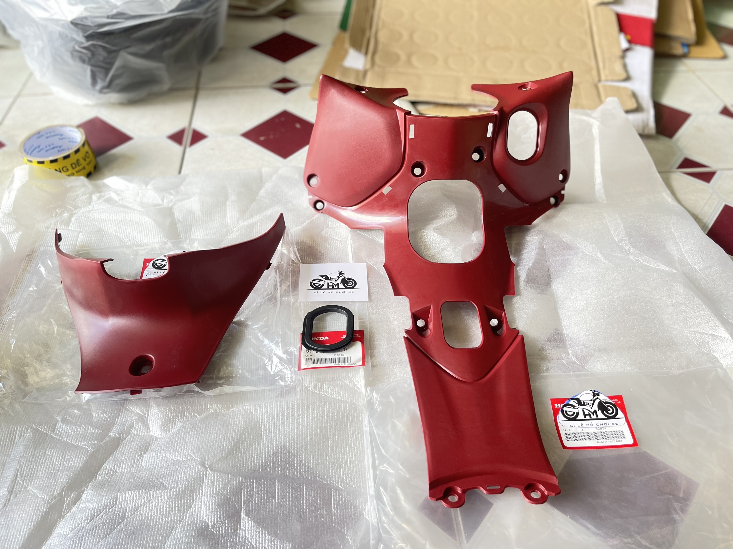 yếm khoá wave125i (đỏ) gắn được future125i đời 2012-2017 (Hàng chính hãng honda Thái)