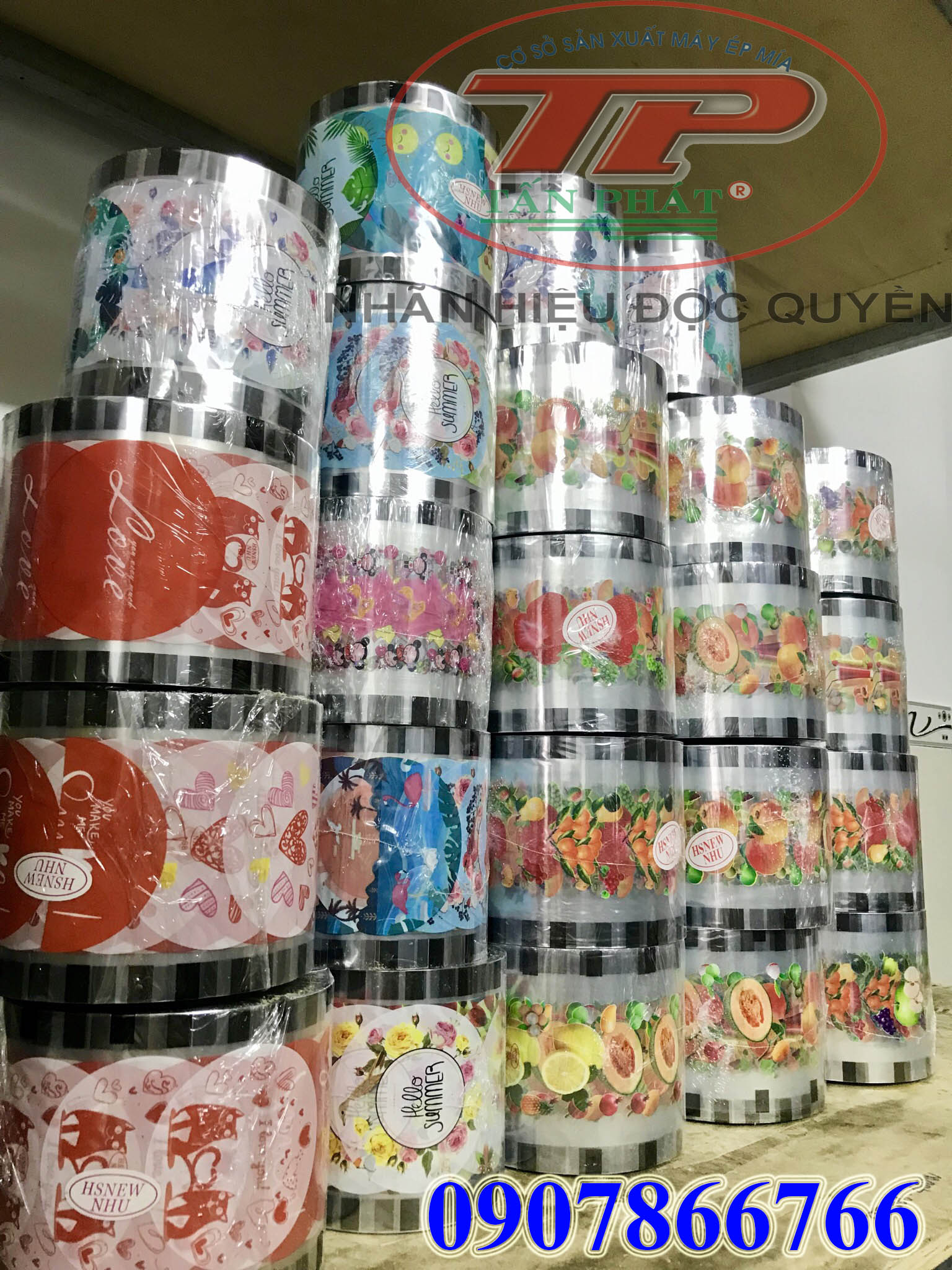 Cuộn keo dán miệng ly trà sữa có hình - 2400ly