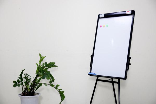 [HCM] Bảng Flipchart Silicon 3 chân FB33(70x100)