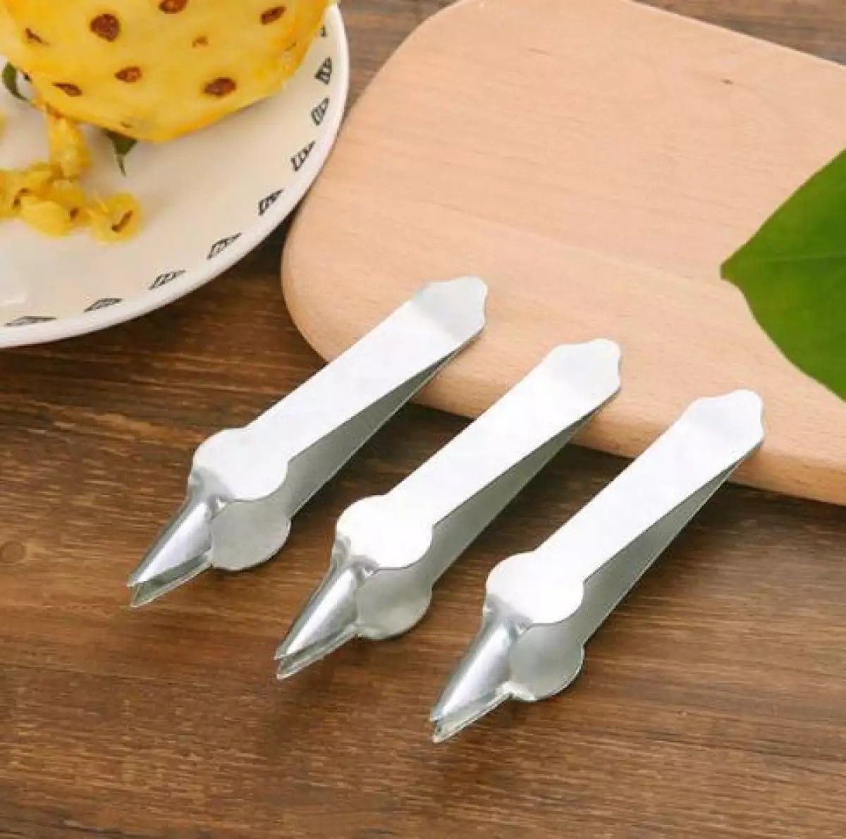 [HCM] DỤNG CỤ GẮP MẮT DỨA THẦN TỐC BẰNG THÉP CỨNG - ( NHÍP GẮP THƠM , KHÓM)