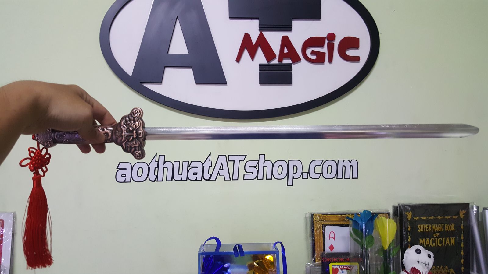 [HCM]dụng cụ ảo thuật nuốt kiếm dạng cong