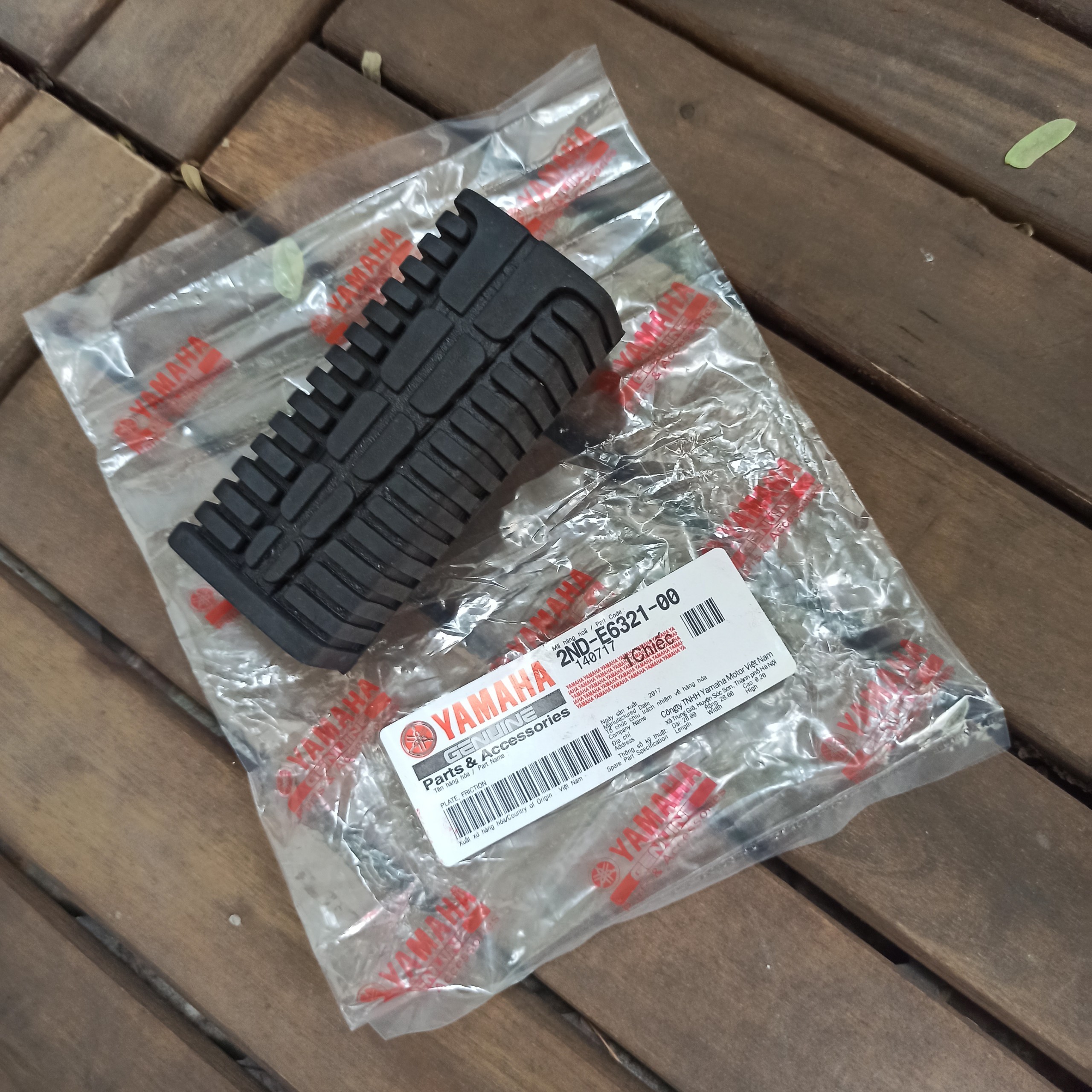Cao su gác chân trước xe hãng YAMAHA