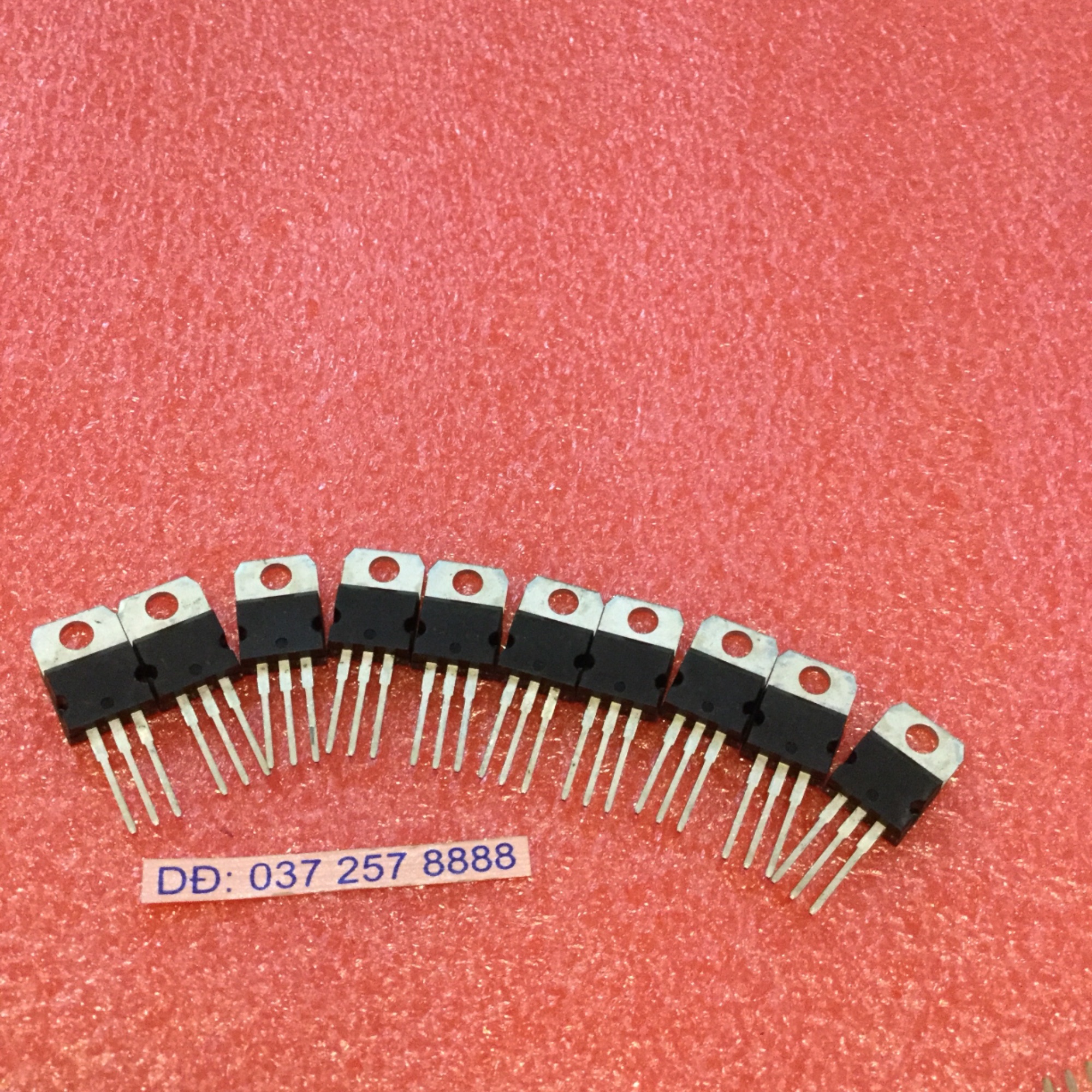 IC ổn áp 7809(9 v ) giá cho 10 chiếc