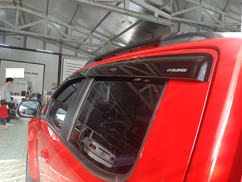 Vè che mưa xe Chevrolet Colorado