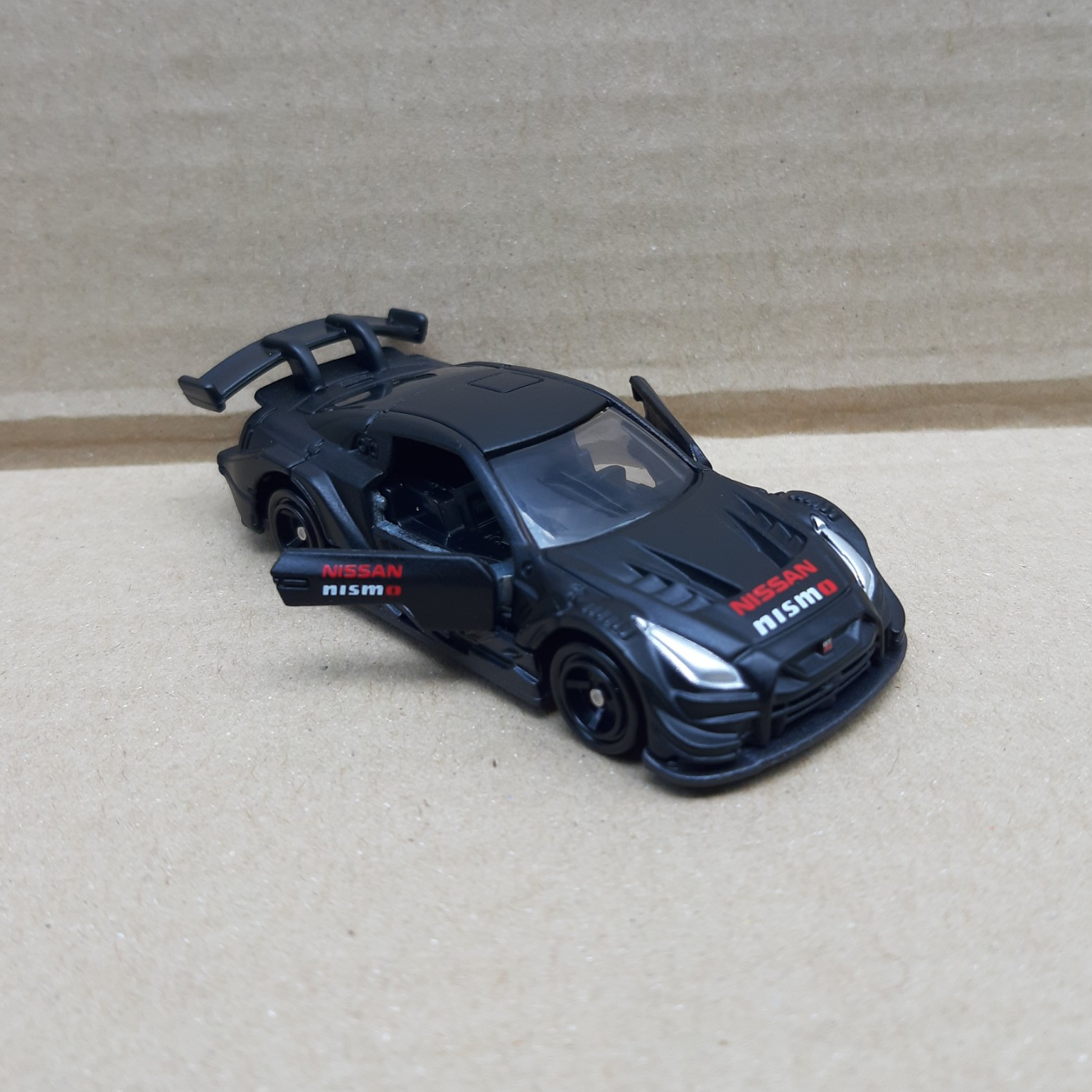 Xe mô hình Tomica - Xe đua Nissan GT500 (Có kèm tem dán) màu đen mở được cửa giá rẻ