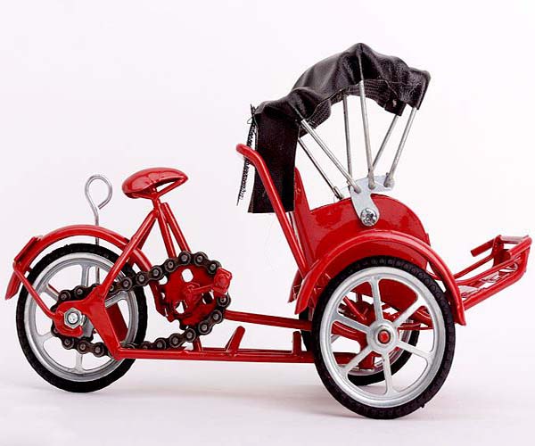 Xích lô sắt màu đỏ ( loại nhỏ , ảnh chụp thực tế )