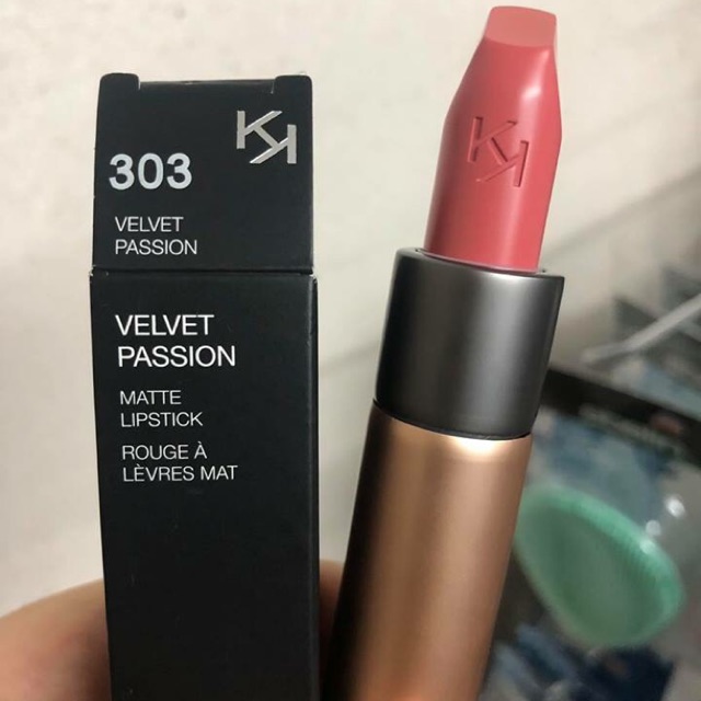 Son Kiko Velvet Passion màu 303