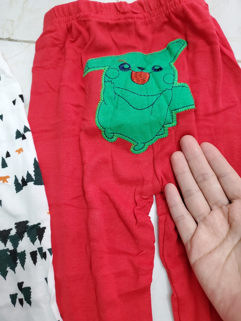 Quần thêu mông thú bé trai
