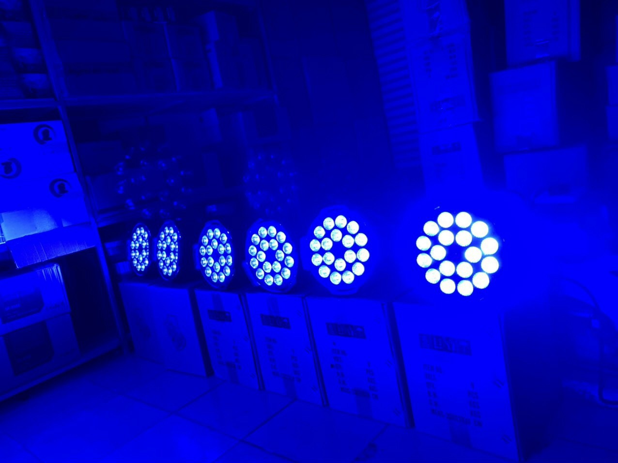Đèn par led 18x15w full màu