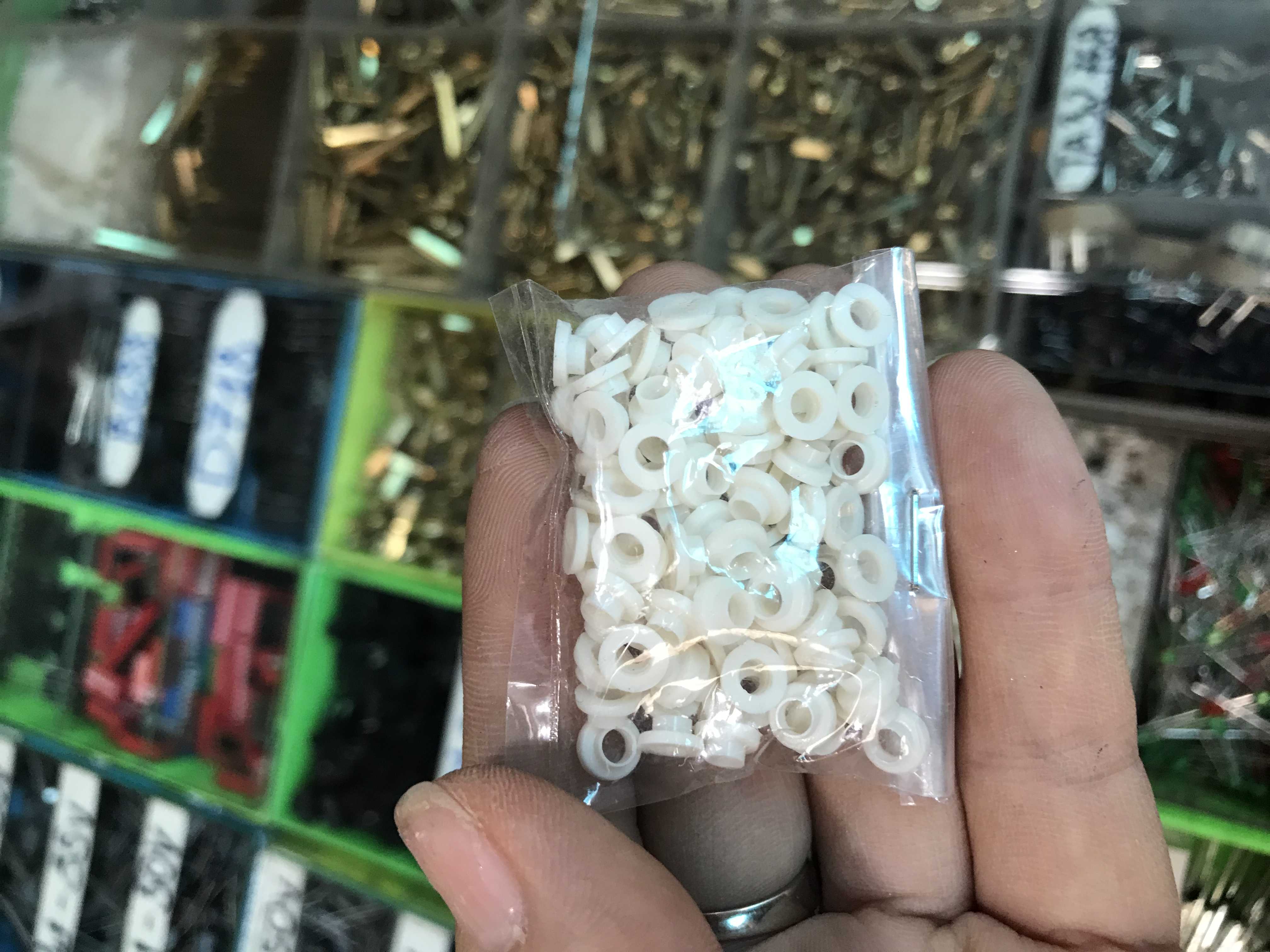 Nhựa bát vít lót sò gói 100 chiếc - nhuavitlotso