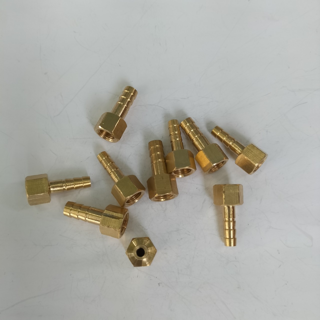 Đầu nối ren trong 9.6mm đuôi chuột 6, 8, 10mm