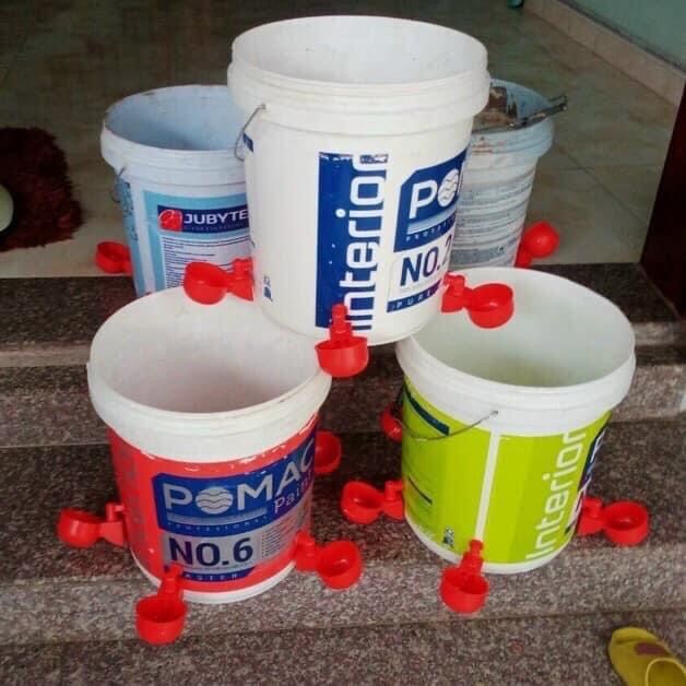 máng uống nước tự động cho gà 1 cái
