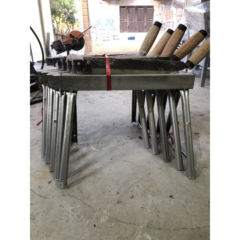 bàn dao cắt khúc mía