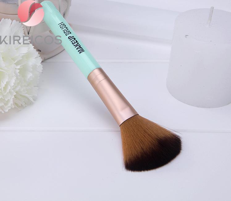Cọ Trang Điểm Đánh Má Hồng E005 Lameila