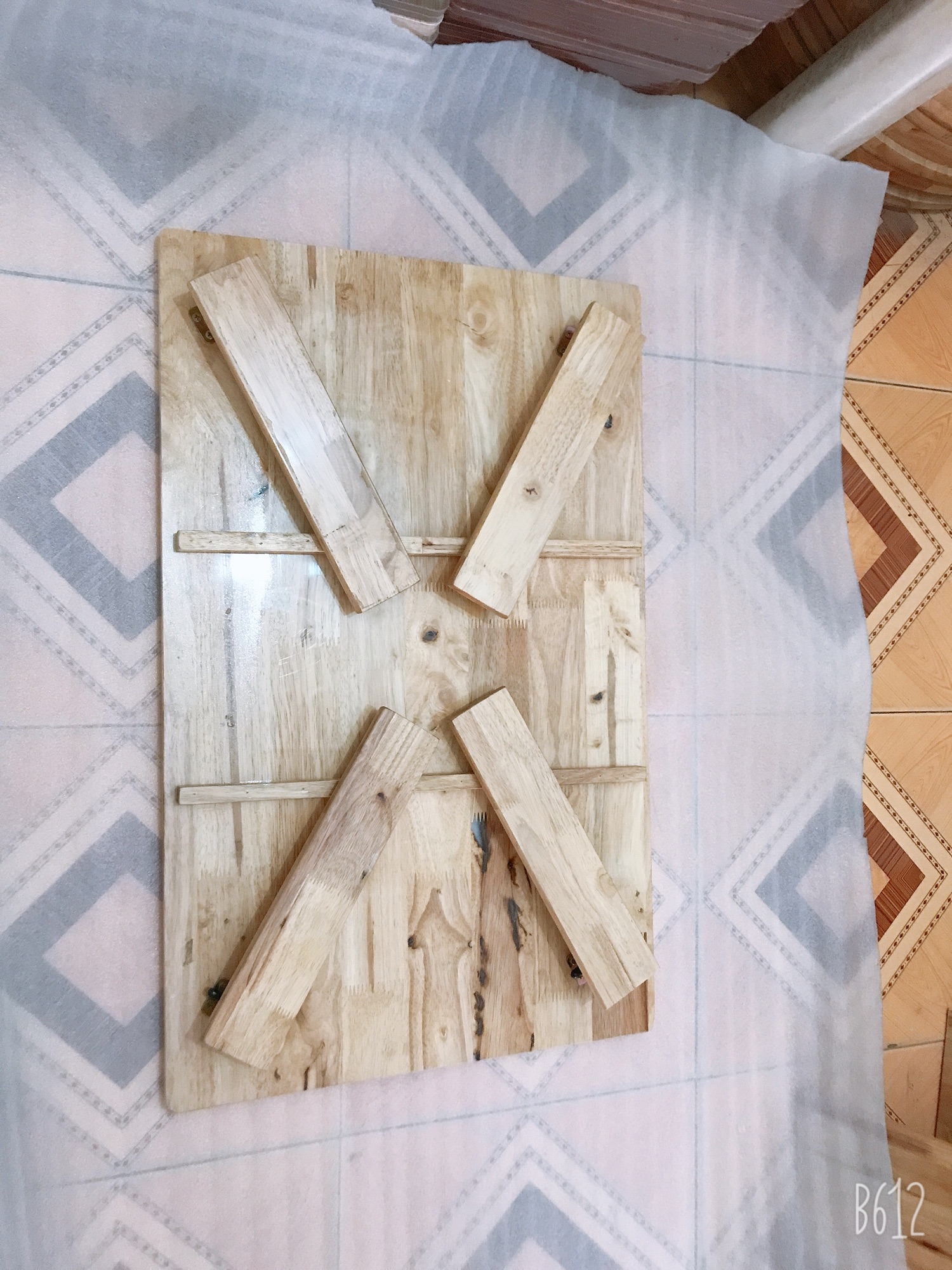 Bàn Gỗ, Chân Gỗ Gấp (R:50cm, D:70cm, C35cm)