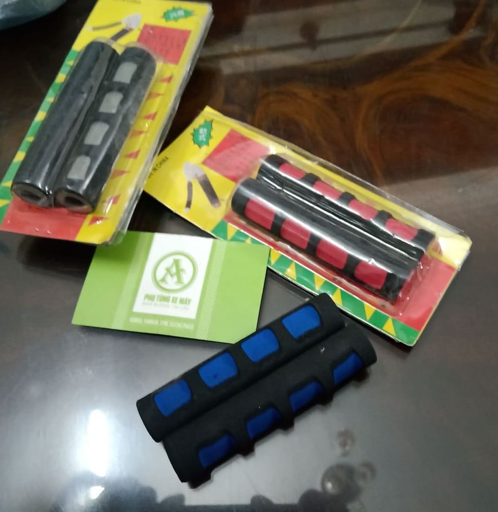 1 Pair of Rubber Pads for Brake Levers and Brake Clutches (Random Color)
