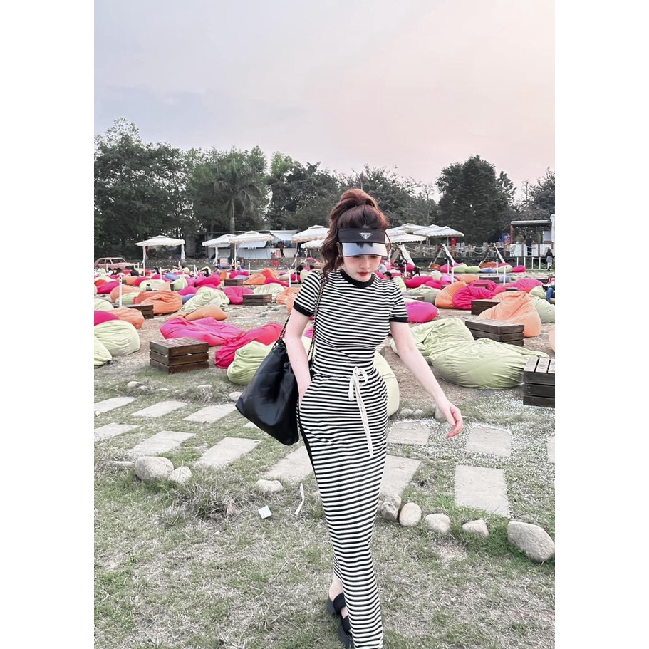 Set kẻ ngang chân váy bút chì siêu cá tính