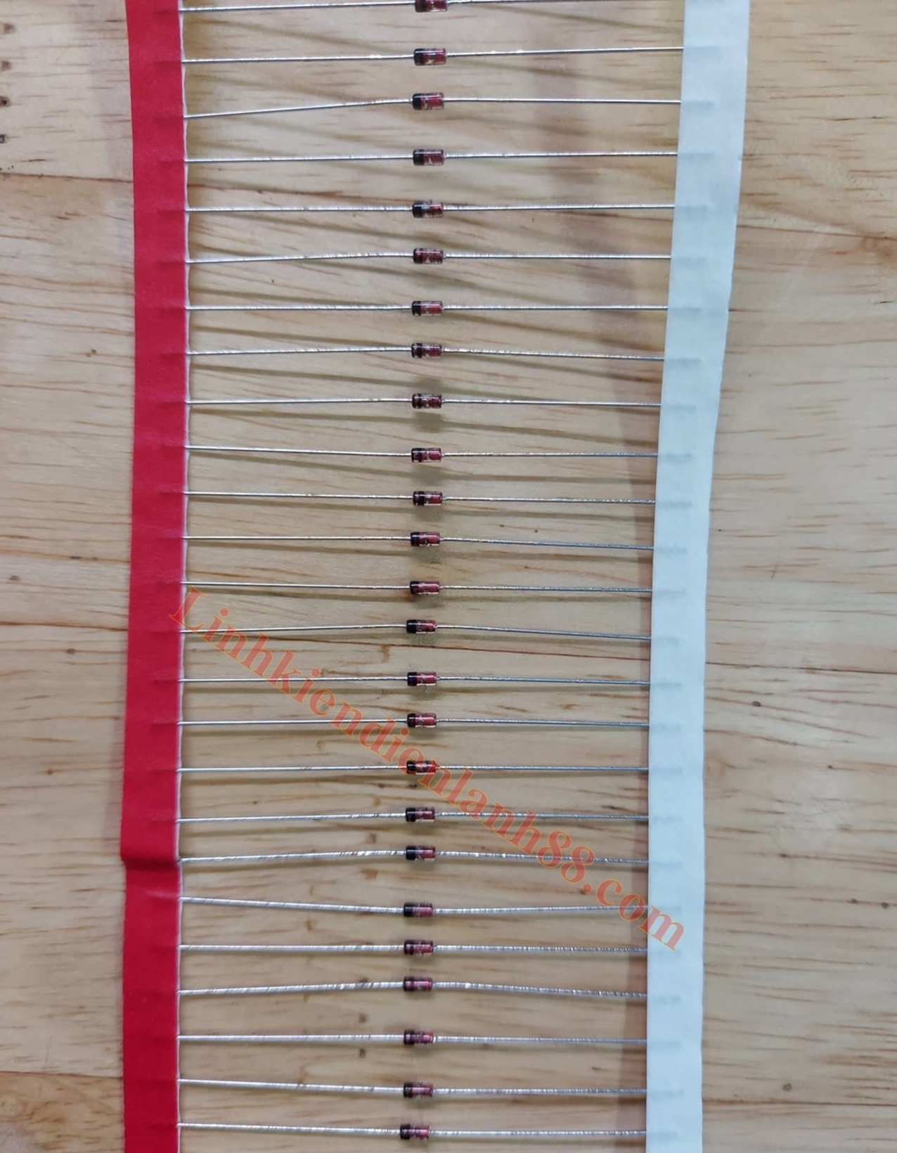 (100 con) Diode Zener Chân Cắm 5V1 1/2W mới Hãng ST