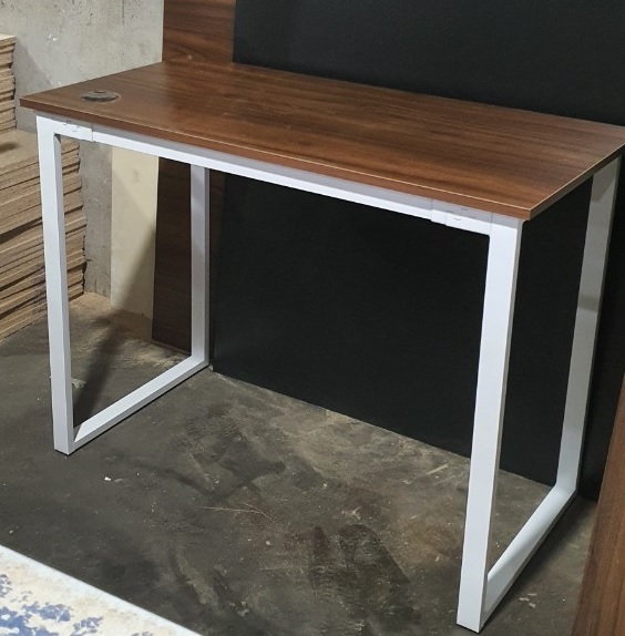 bàn làm việc BUH ( chân chữ U ) ngang 120cm