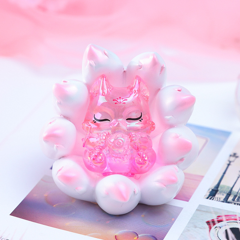 Mô hình cửu vĩ cáo nhỏ ôm ngọc phát sáng trang trí
