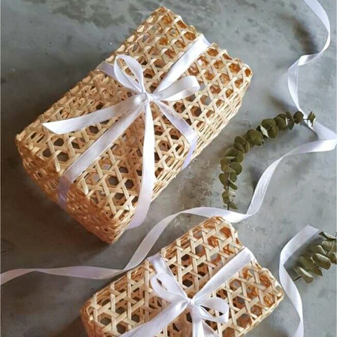 Hộp đựng quà đan mắt cáo