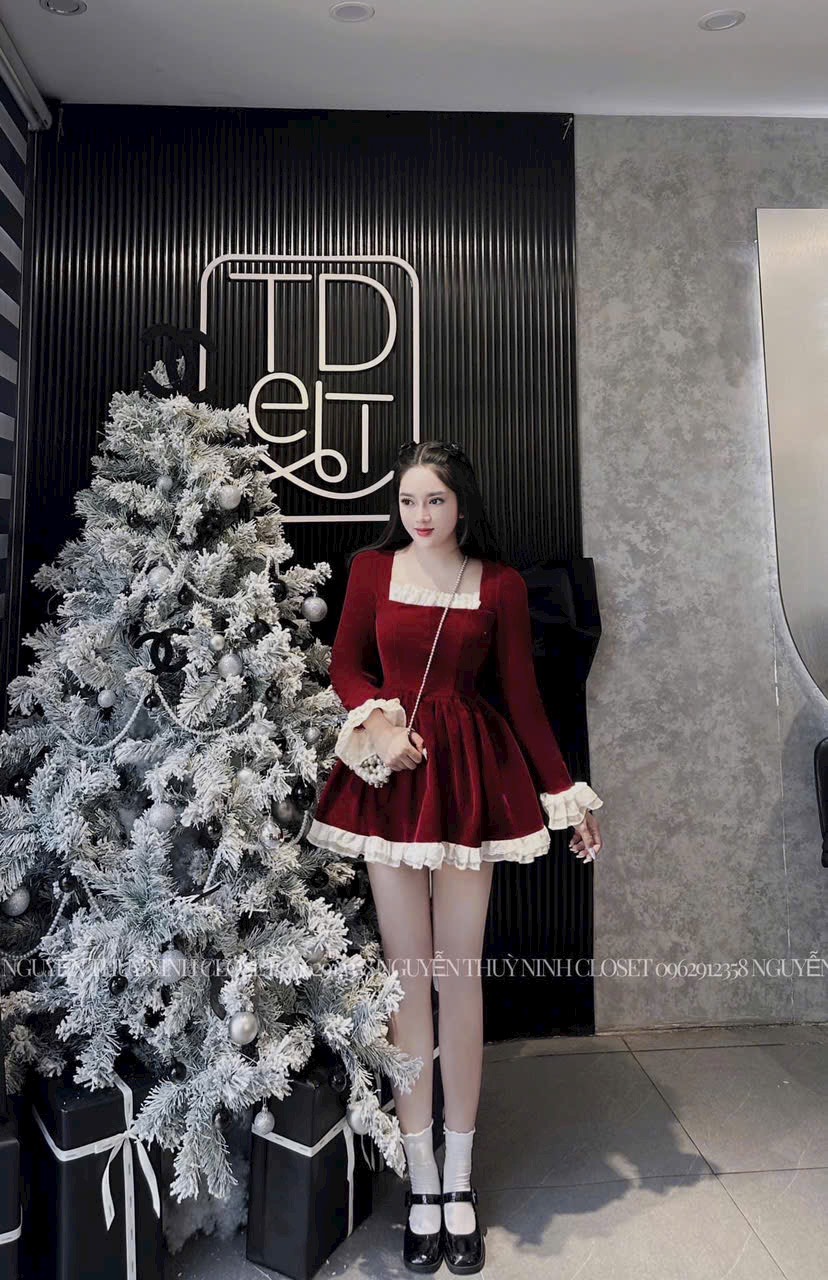 Đầm nhung cứng xếp ly cổ vuông phối ren tay dài dáng ngắn thiết kế noel hai màu đen, đỏ