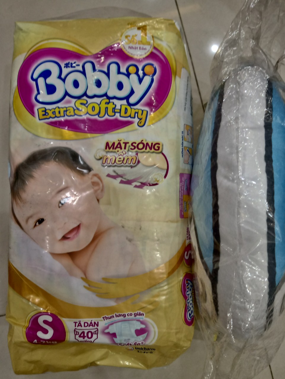 (Tặng gối mặt cười) Combo 2 bịch Tã Dán Siêu Mềm Bobby Extra Soft Dry Gói Siêu Lớn S46 Miếng (4-8kg)