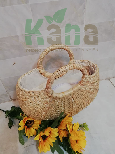 Giỏ lục bình kết hoa hồng