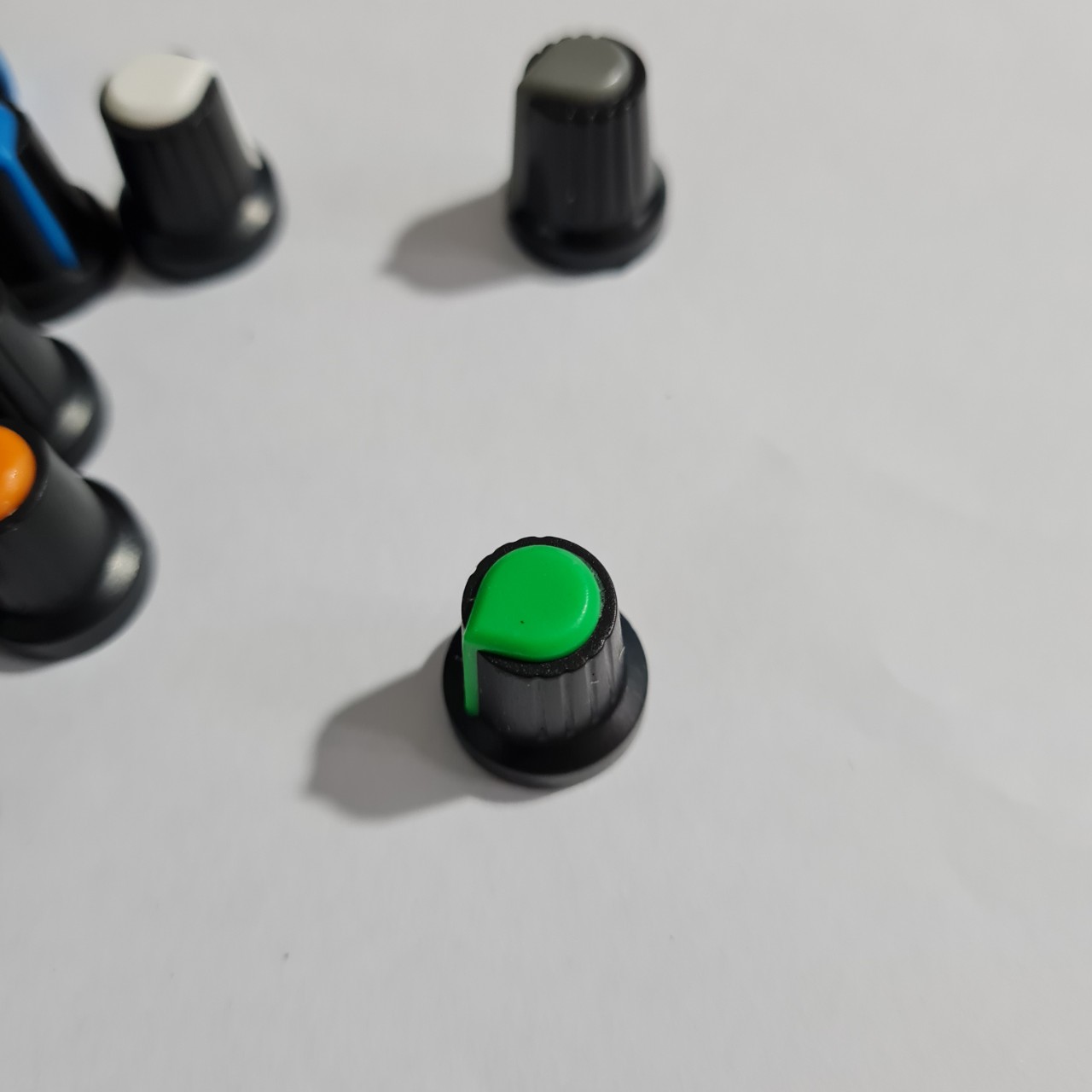 Combo 10 núm vặn biến trở volume triết áp [chọn mầu ngẫu nhiên]